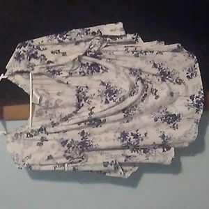 Shoulder flower print blouse